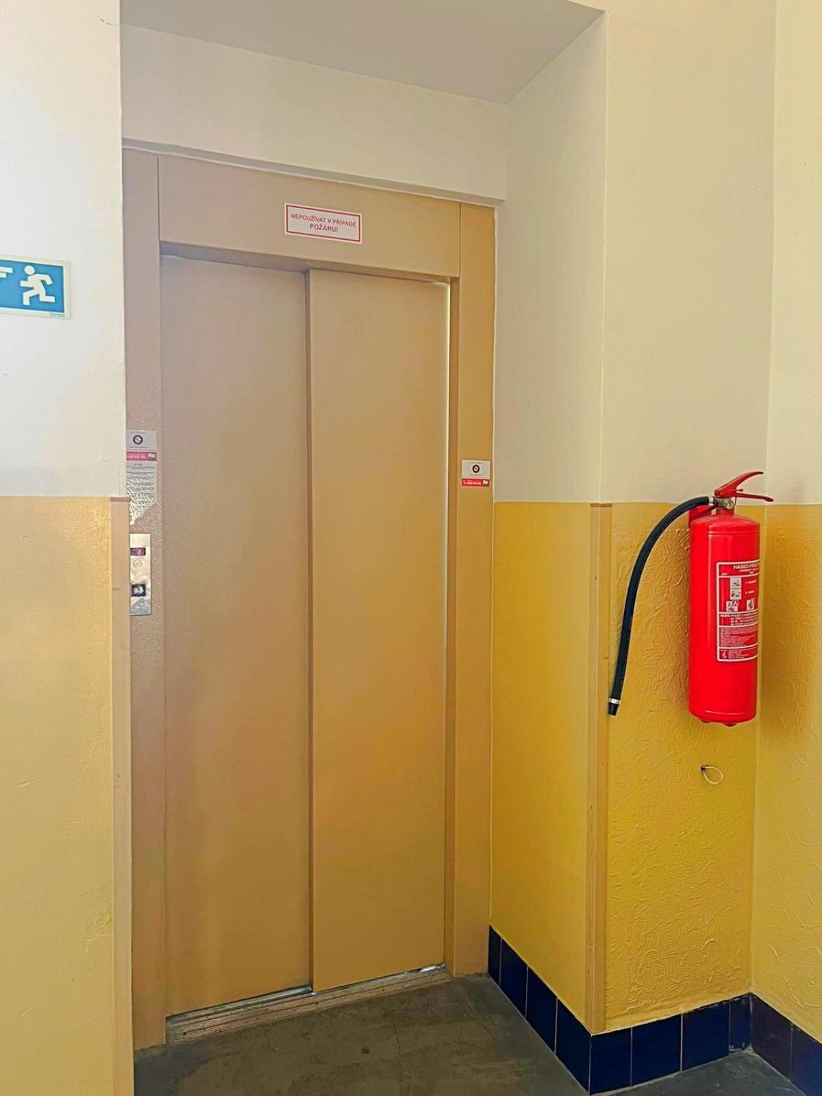 Mezonetovy Apartman V Centru Prag Exterior foto