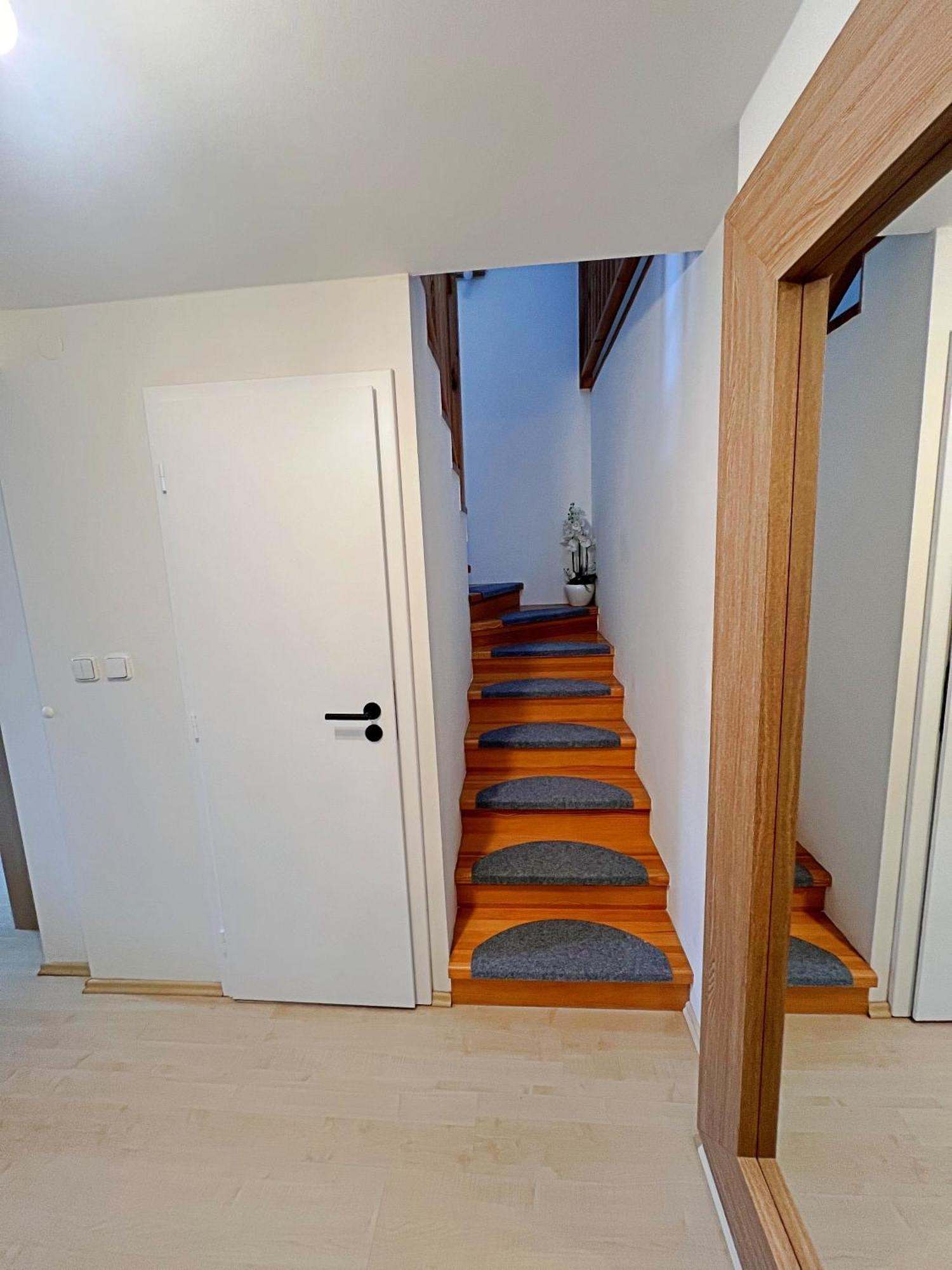 Mezonetovy Apartman V Centru Prag Exterior foto
