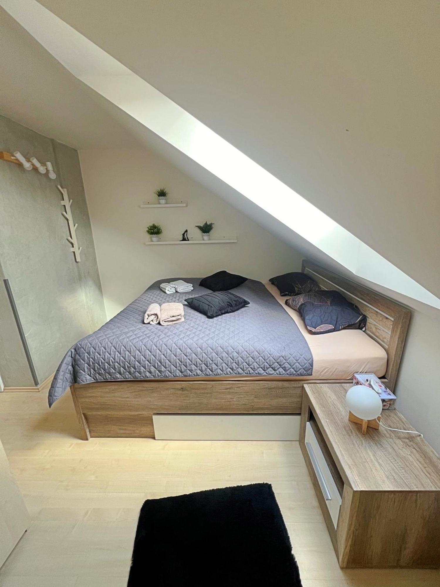 Mezonetovy Apartman V Centru Prag Exterior foto
