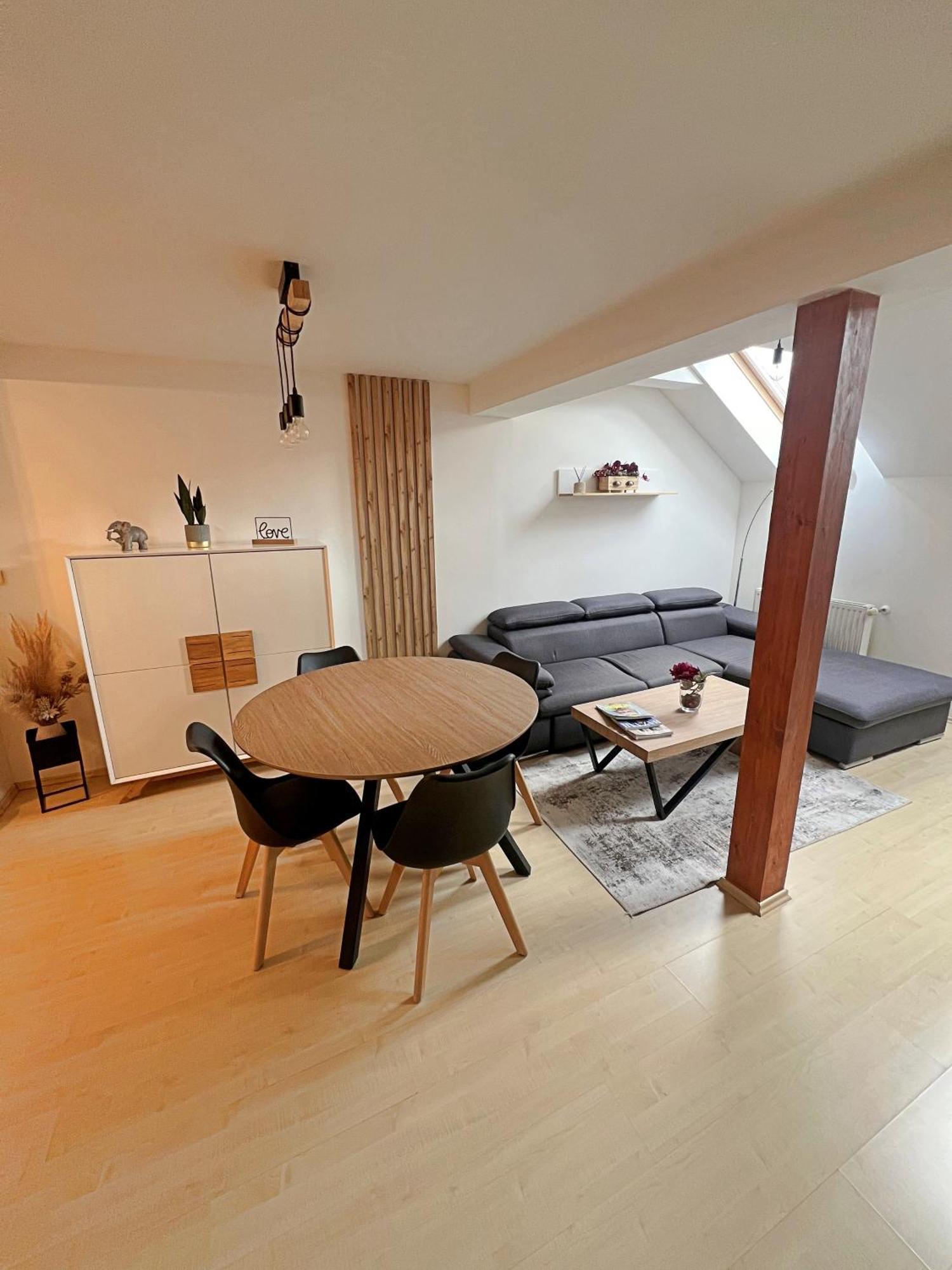 Mezonetovy Apartman V Centru Prag Exterior foto