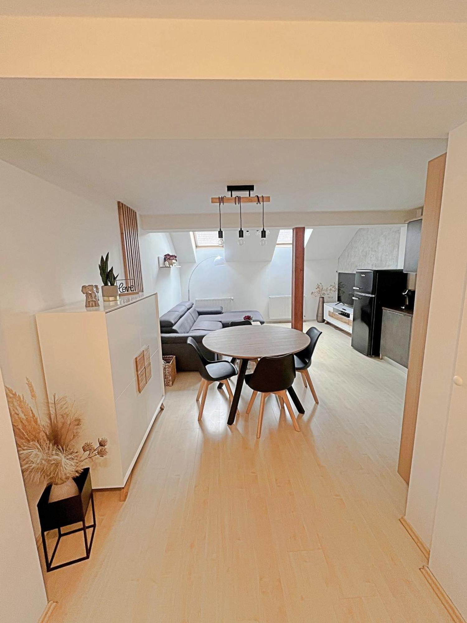 Mezonetovy Apartman V Centru Prag Exterior foto